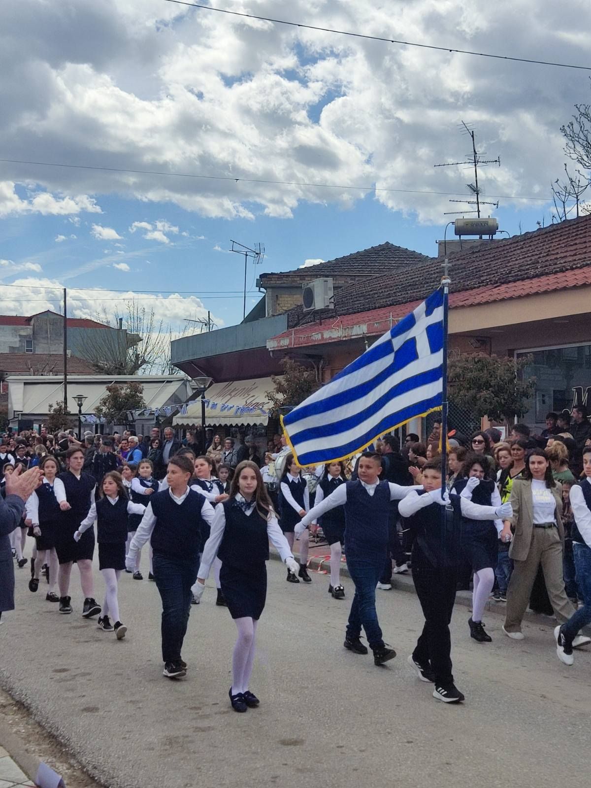 Με λαμπρότητα και υπερηφάνεια  γιορτάστηκε η επέτειος της 25ης Μαρτίου στην πόλη των Σοφάδων